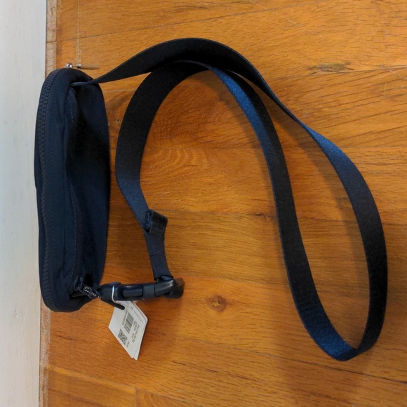 Lululemon NFL Denver Broncos Everywhere Belt Bag - Picture 7 of 9